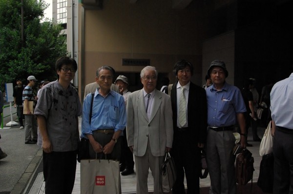 故 금병동 명예교수(在日-왼쪽에서 두번째), 마쓰오쇼이치박사(日-가운데), 서굉일교수(韓-오른쪽에서 두번째)